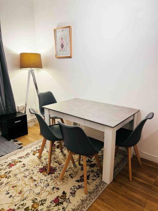 Central London Spacious Flat With 2 To 3 Bedrooms Exterior photo