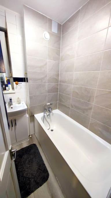 Central London Spacious Flat With 2 To 3 Bedrooms Exterior photo